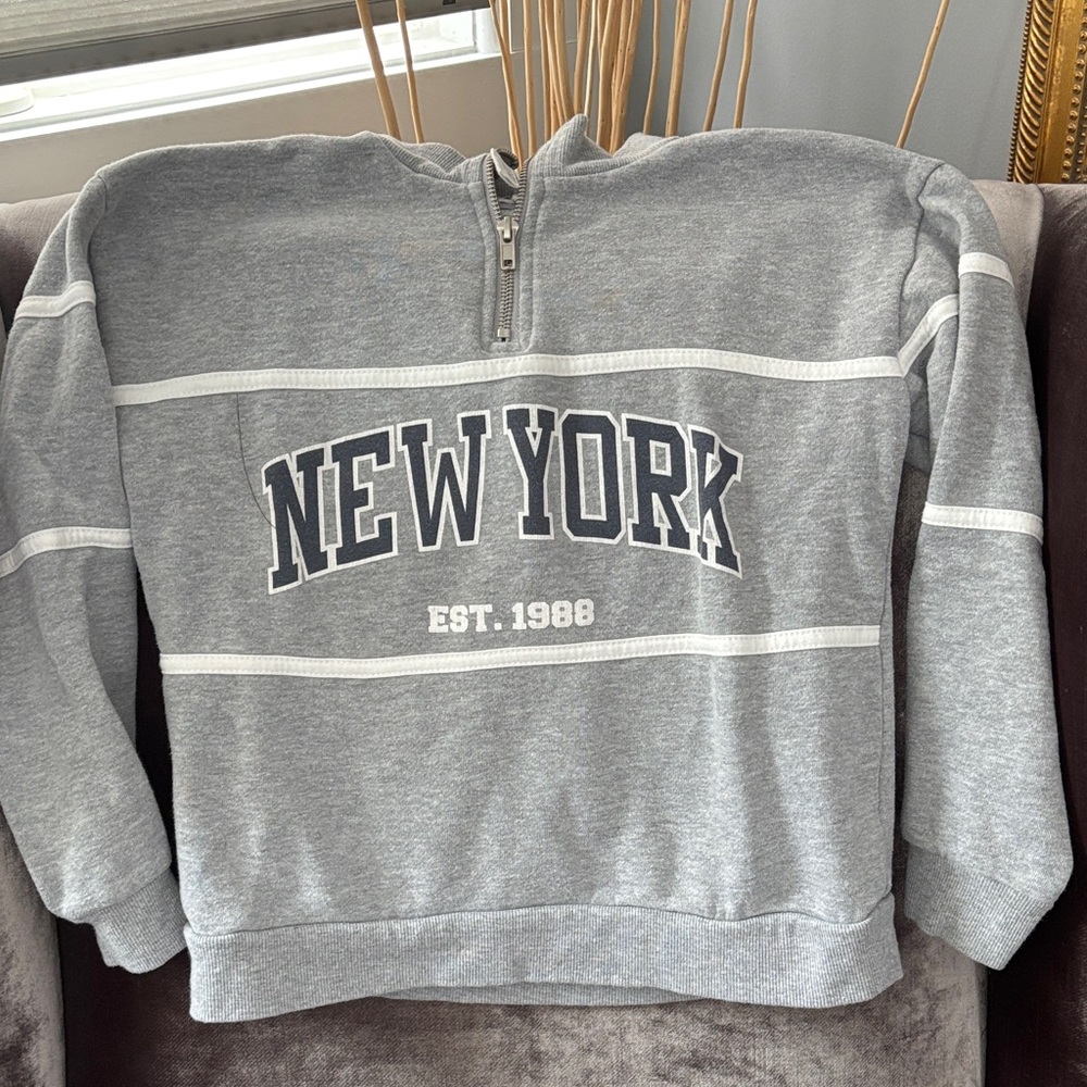 Gray New York Yankee Sweatshirt with neck zipper